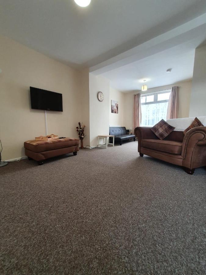 2 Bed House, Contractors & Holiday Guests Welcomed Dowlais Luaran gambar